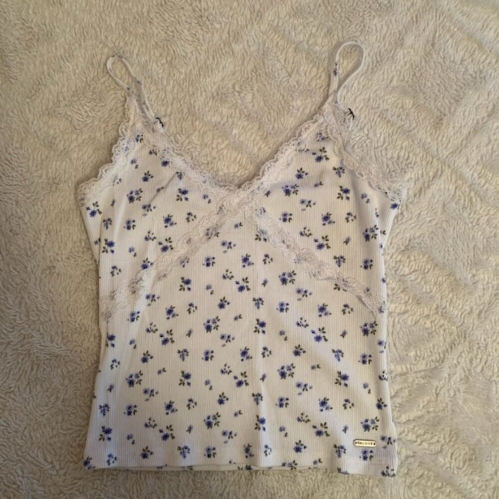HOLLISTER Cropped White/Blue Floral Camisole Top with Lace Detail- Size Small